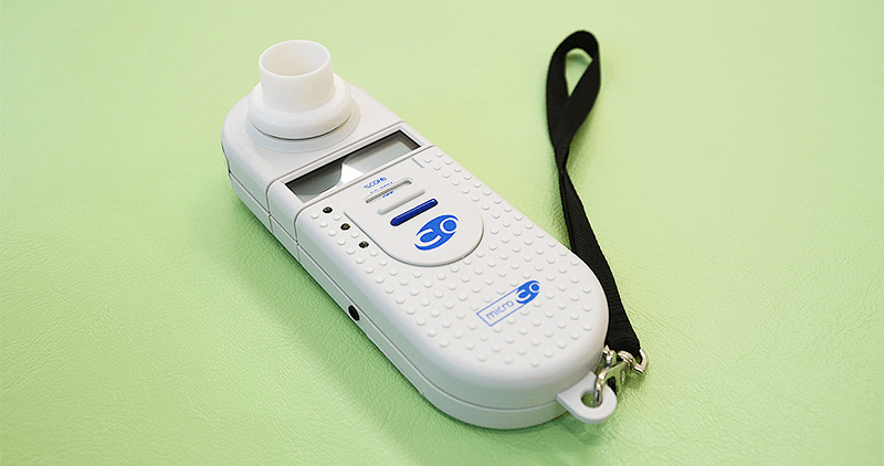 呼吸機能検査機器(マイクロCOモニター)